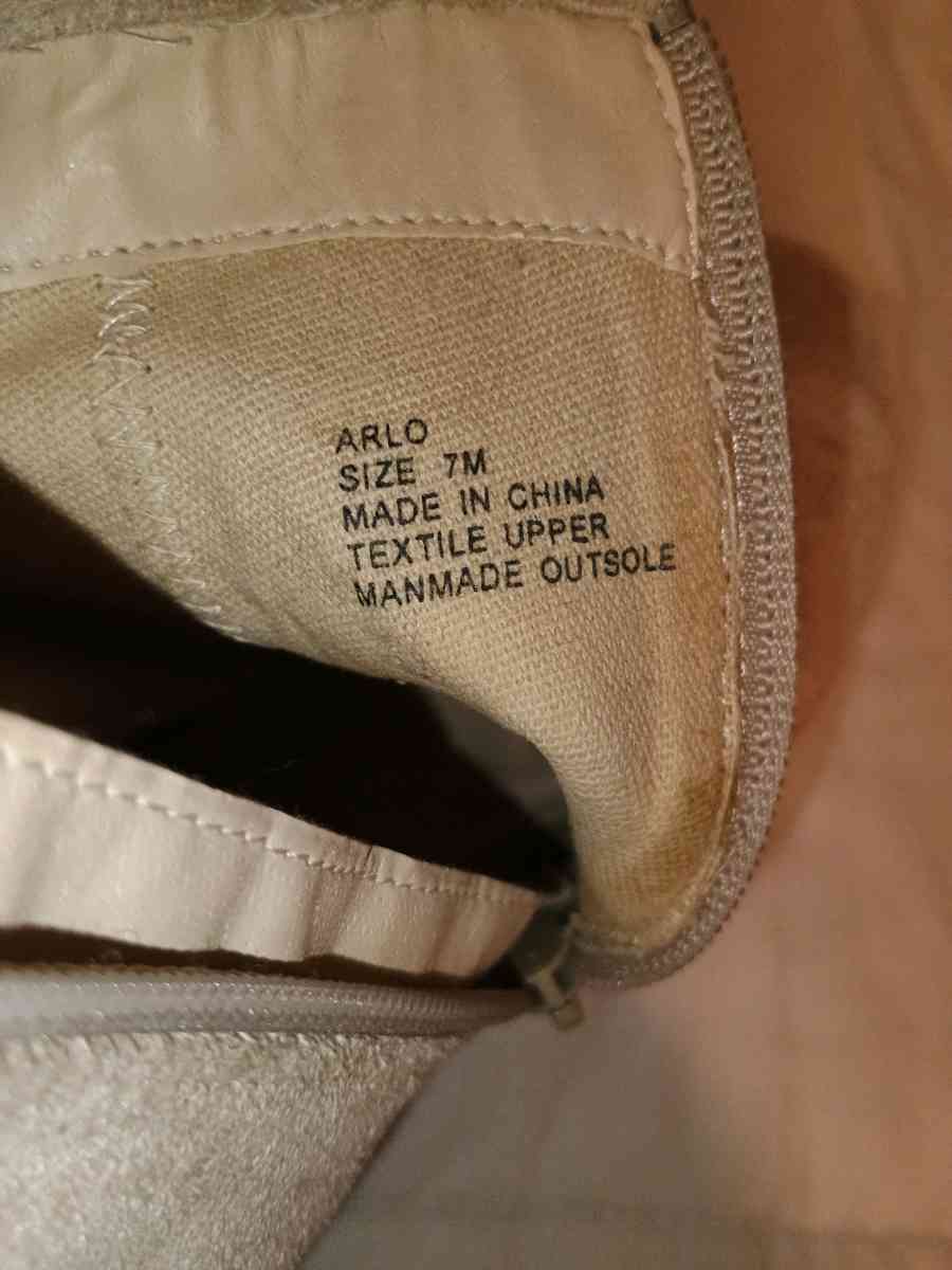 Arlo Peeptoe Suede Bootie with Fringe Accents size 7M