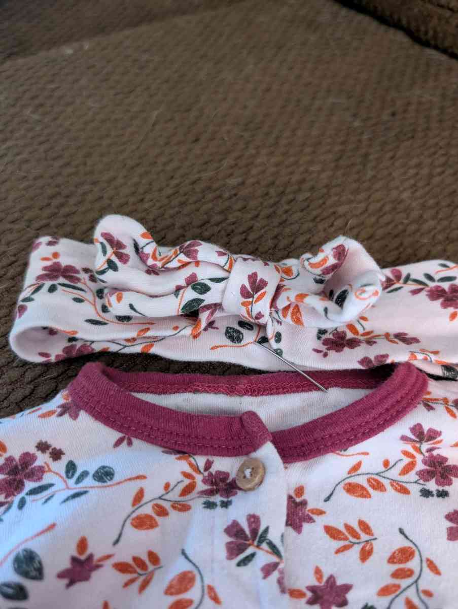 Baby flowery pink sleepsuit with feet and headband