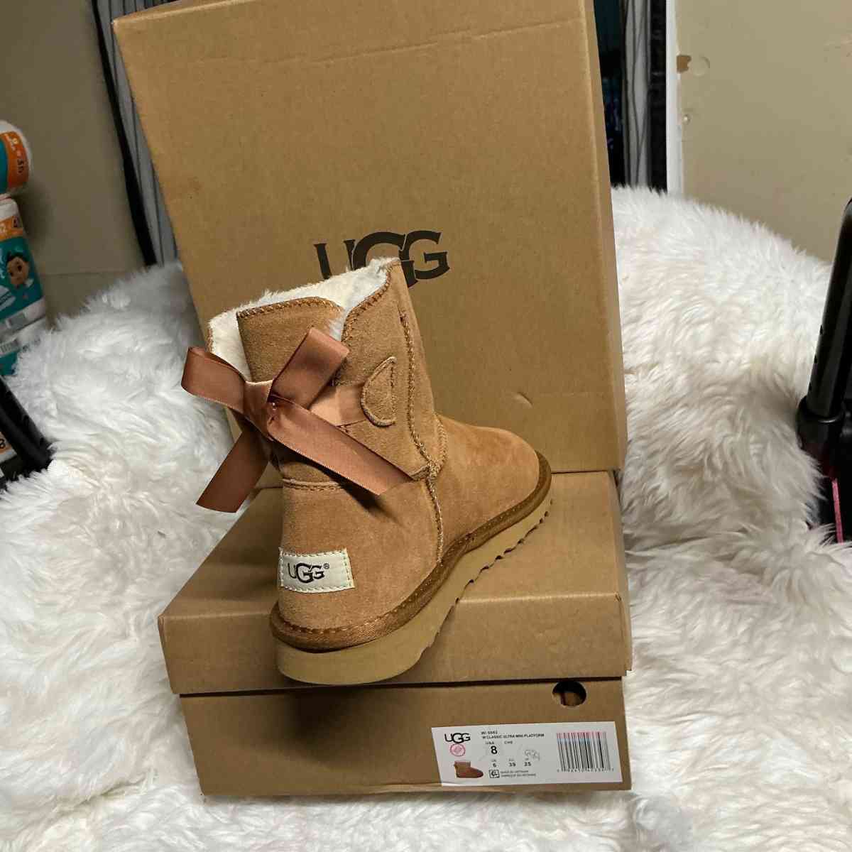 SIZE 8 UGGS ANKLE BOOTS