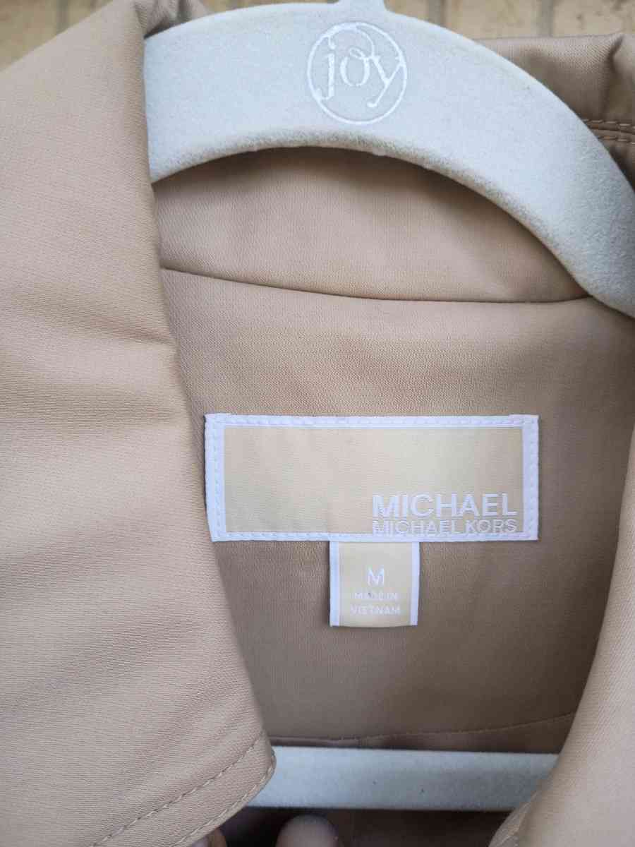 Micheal kors trench size M