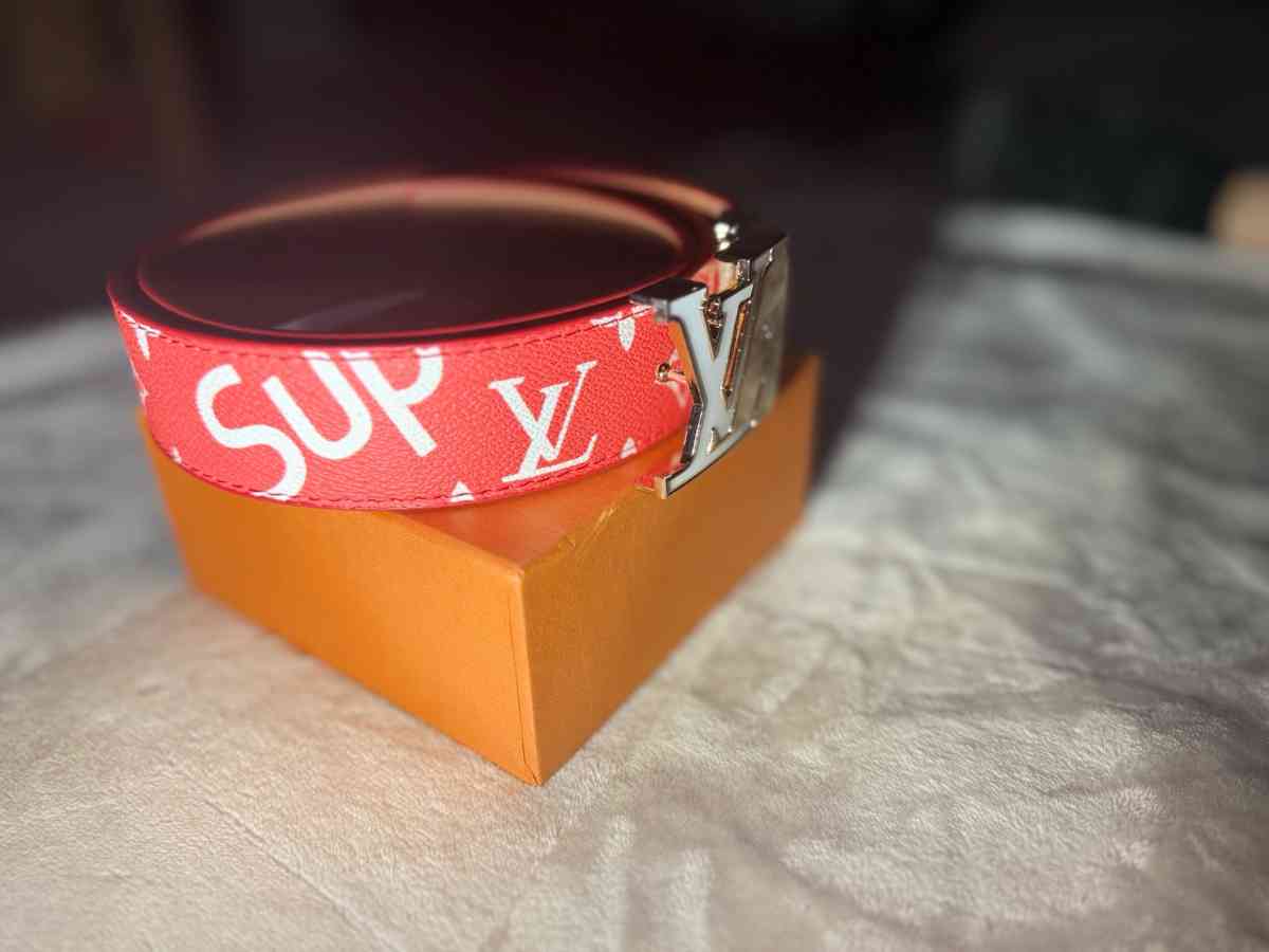 LV Supreme belt