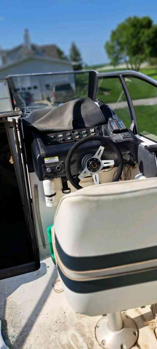 26 foot 1990 bayliner