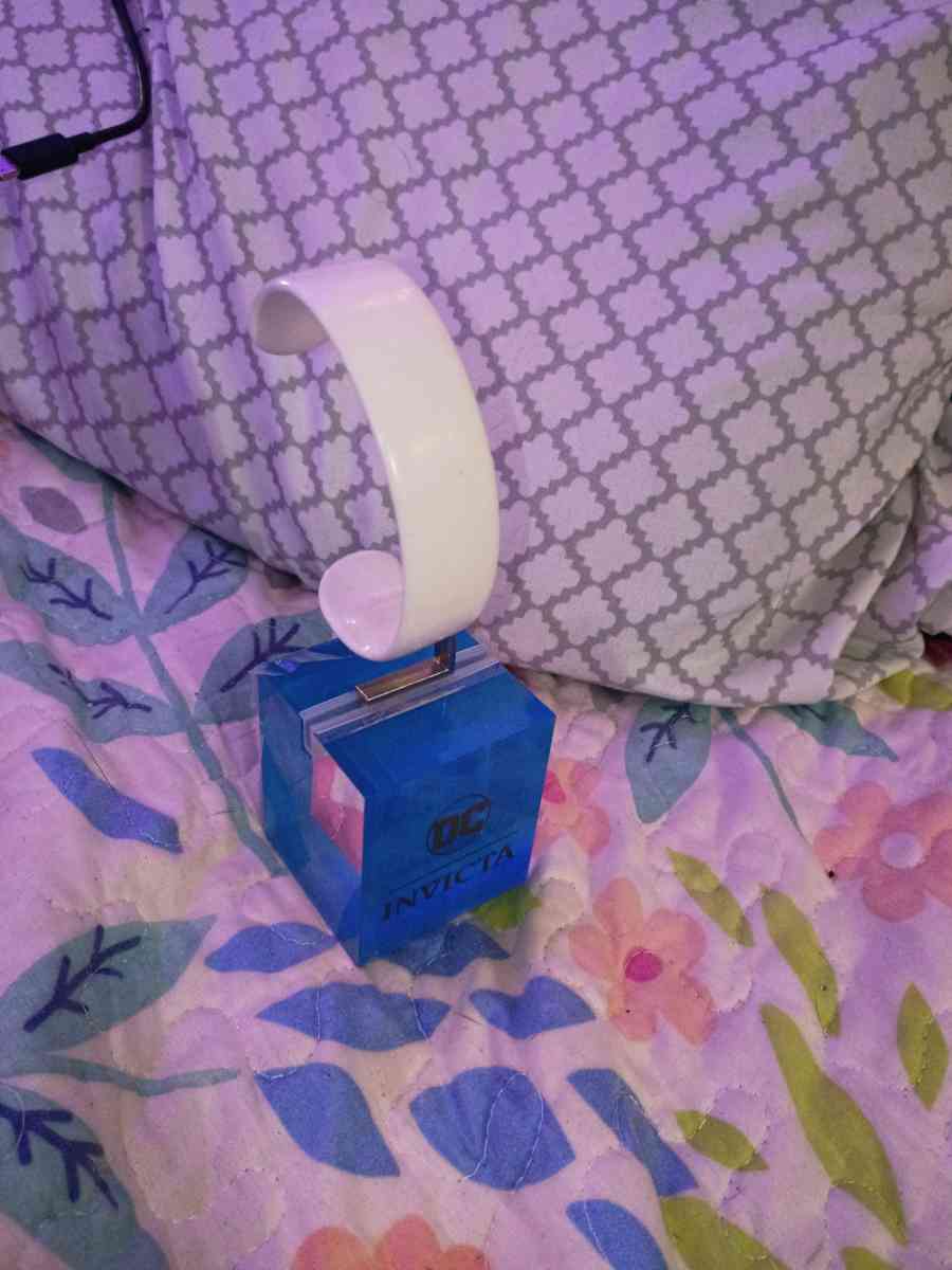 invicta watch display