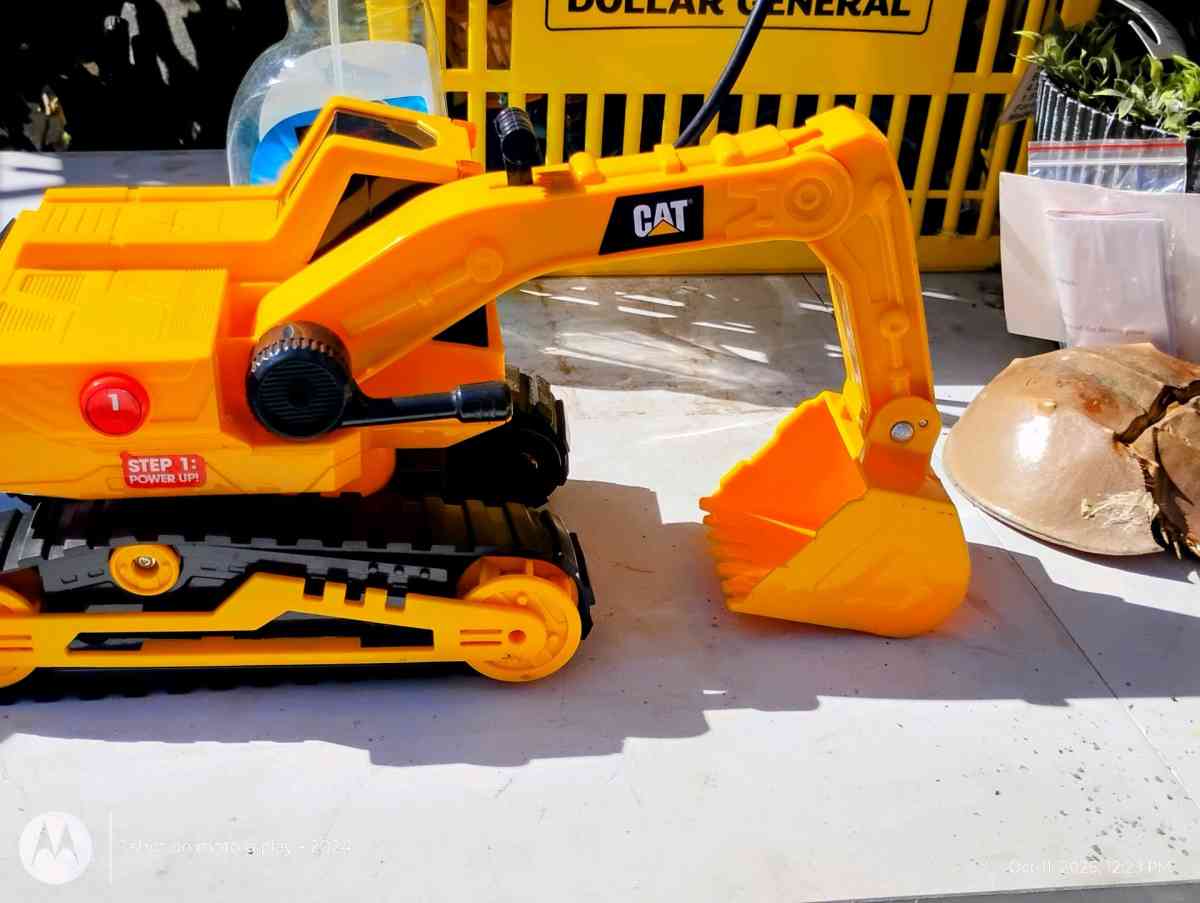TOY BULLDOZER