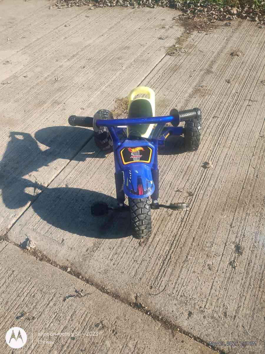 Hot wheels tricycle