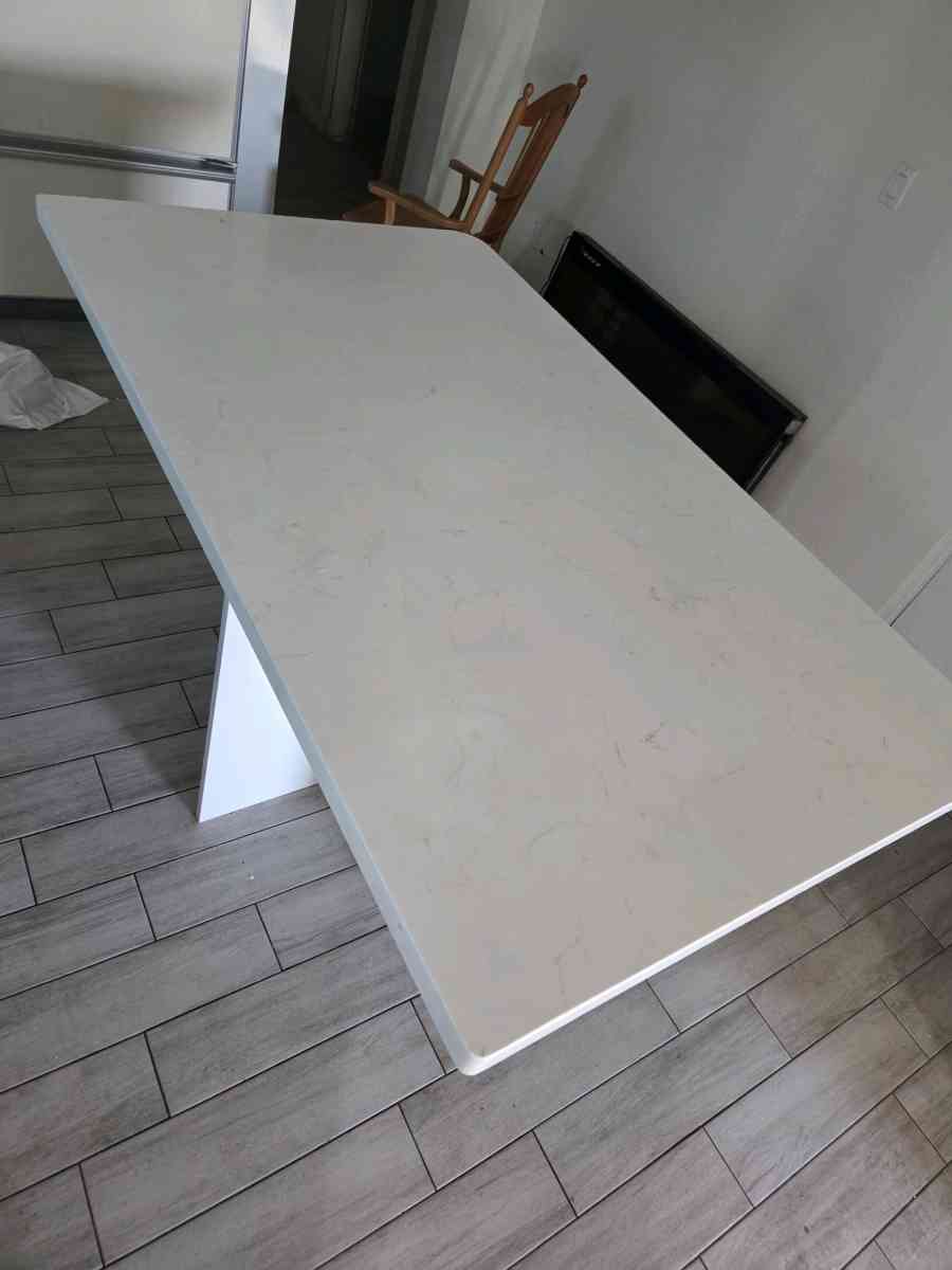 Carrera white quartz table