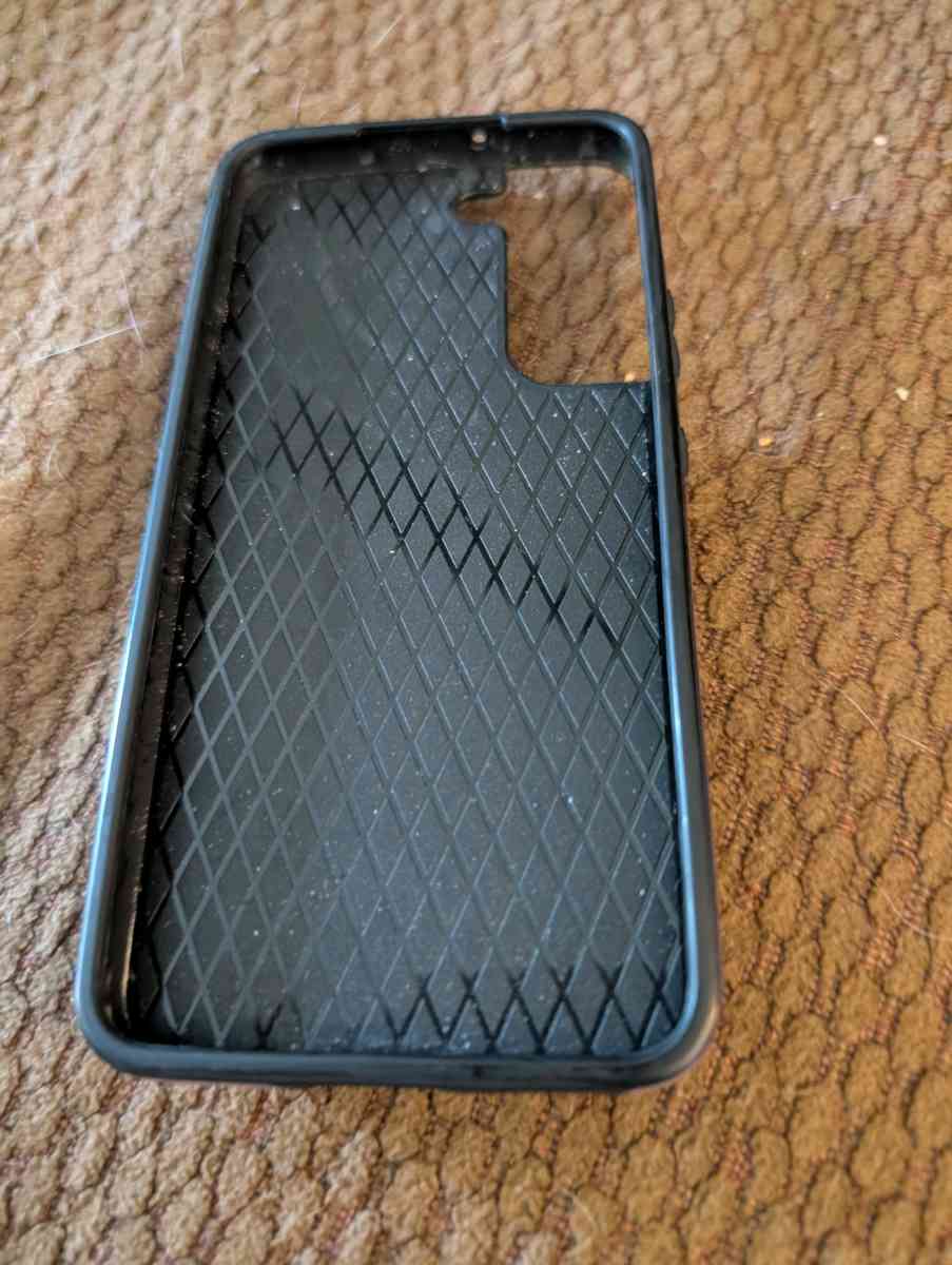 2 Samsung S22 phone cases