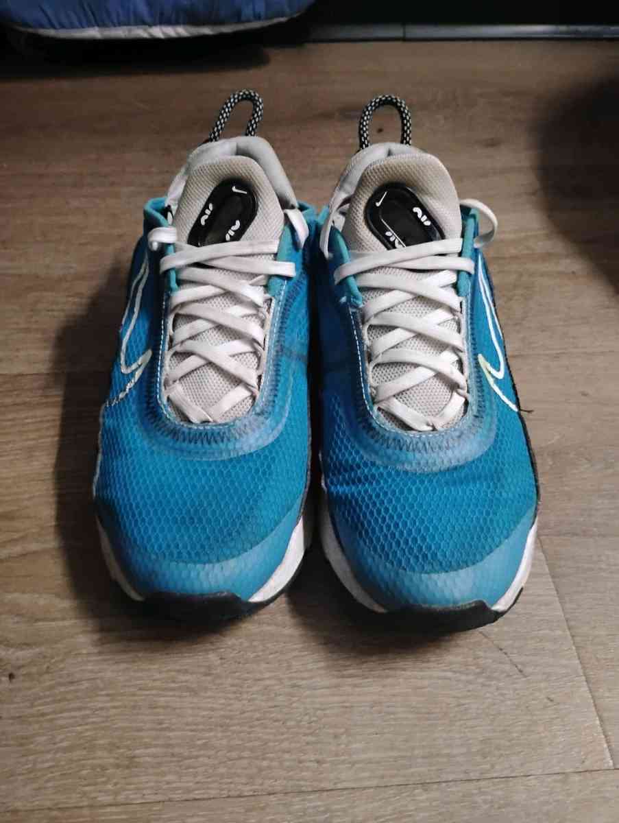 Slightly worn womens Nike Air Max sneakers size 7