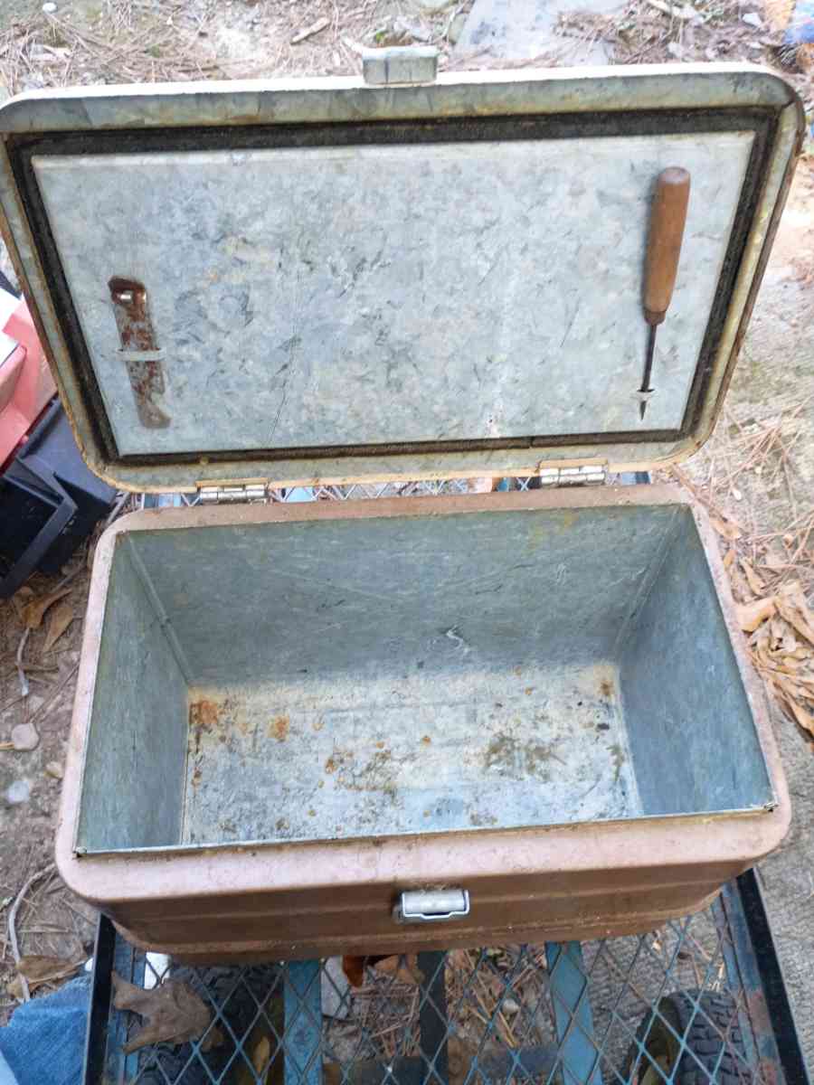 vintage ice chest from the 50s