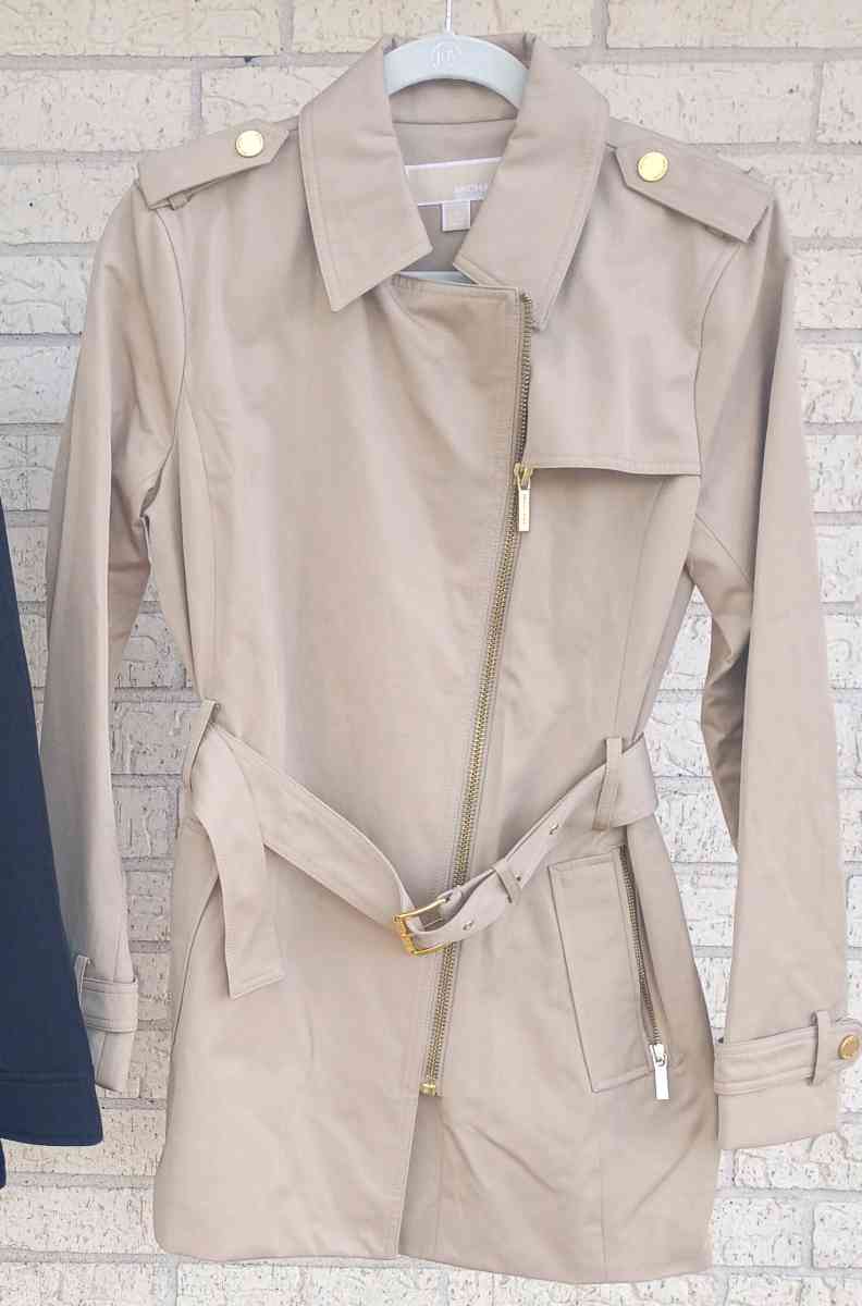 Micheal kors trench size M