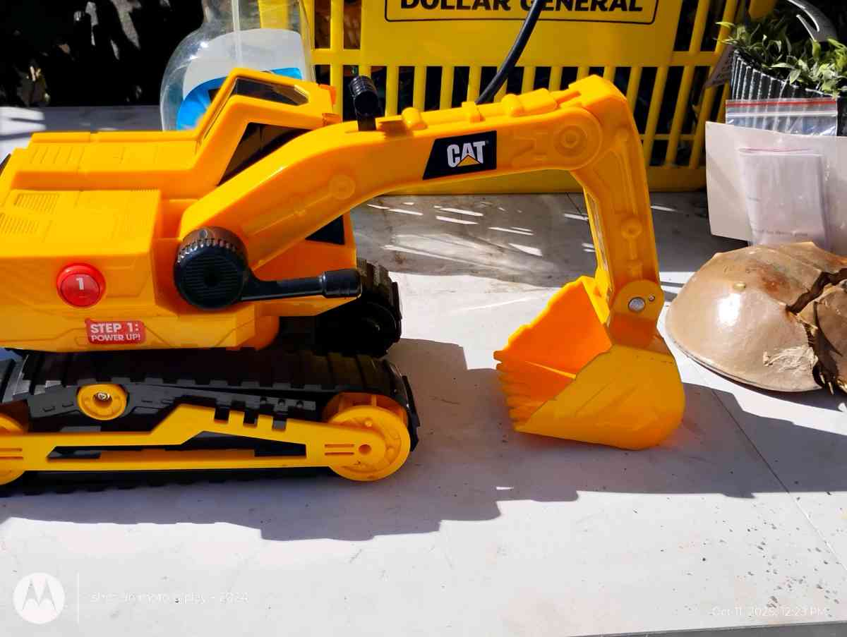 TOY BULLDOZER