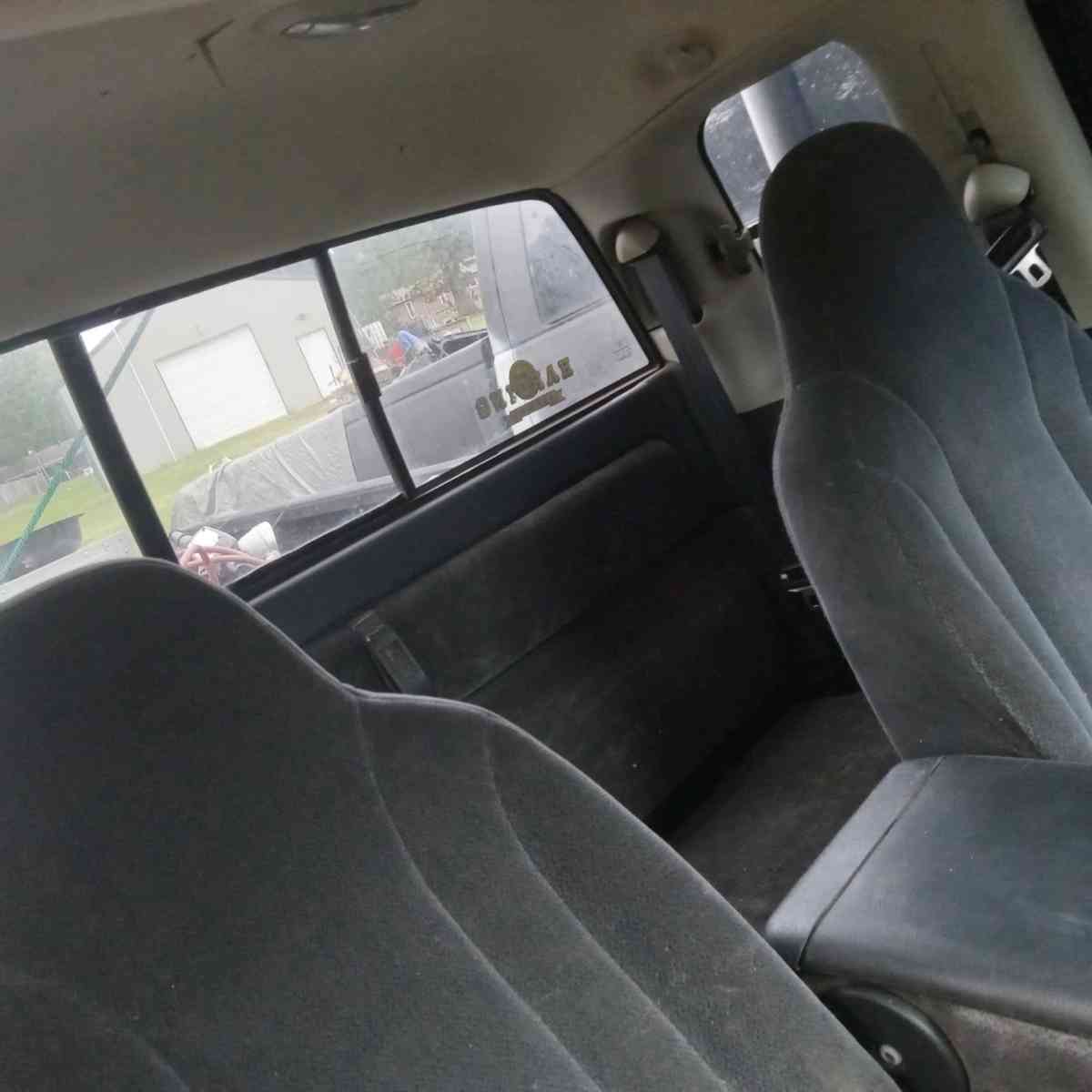 01 dakota sport extcab 47 v8 5spd  needs transmission repair