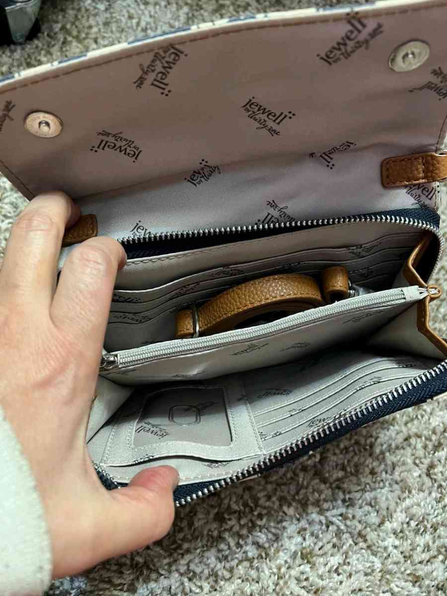 Jewell Tons of Funds Crossbody Bag by thirtyone