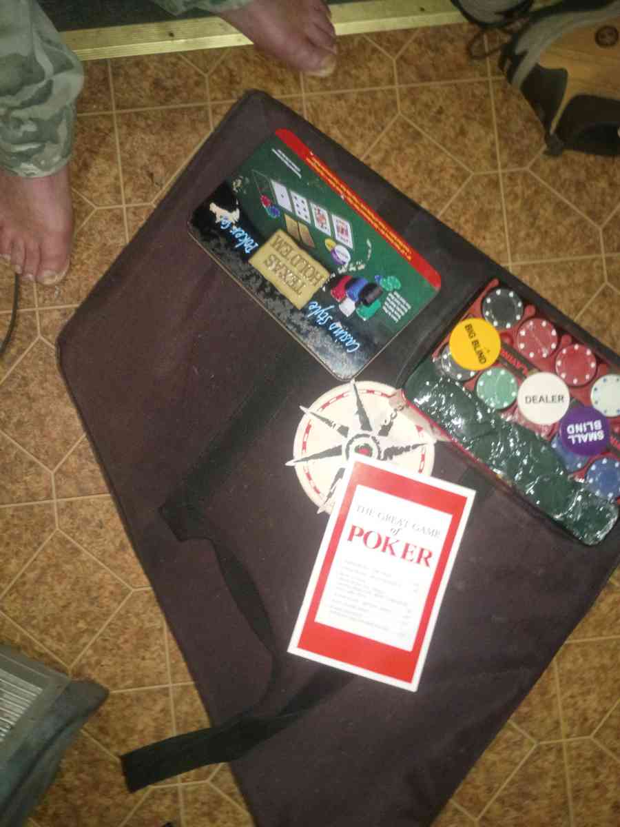 Texas Holden game never opened and fold out poker table
