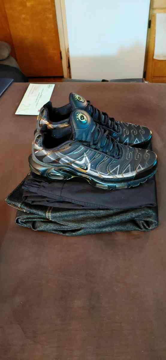 501 Levi jeans brand new size W44 L32 black in color Black