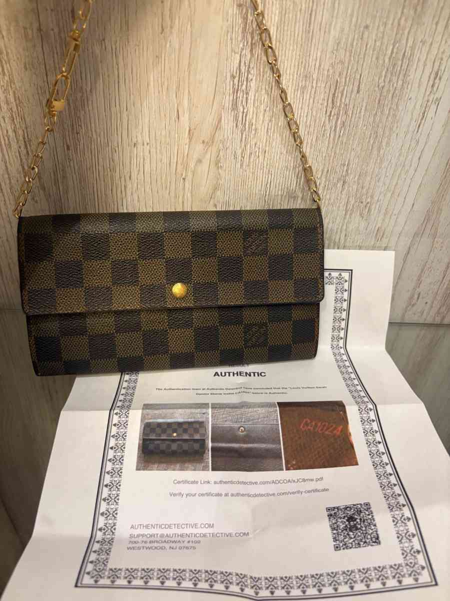 Authentic Louis Vuitton Sarah Wallet