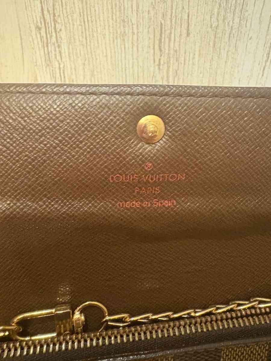 Authentic Louis Vuitton Sarah Wallet