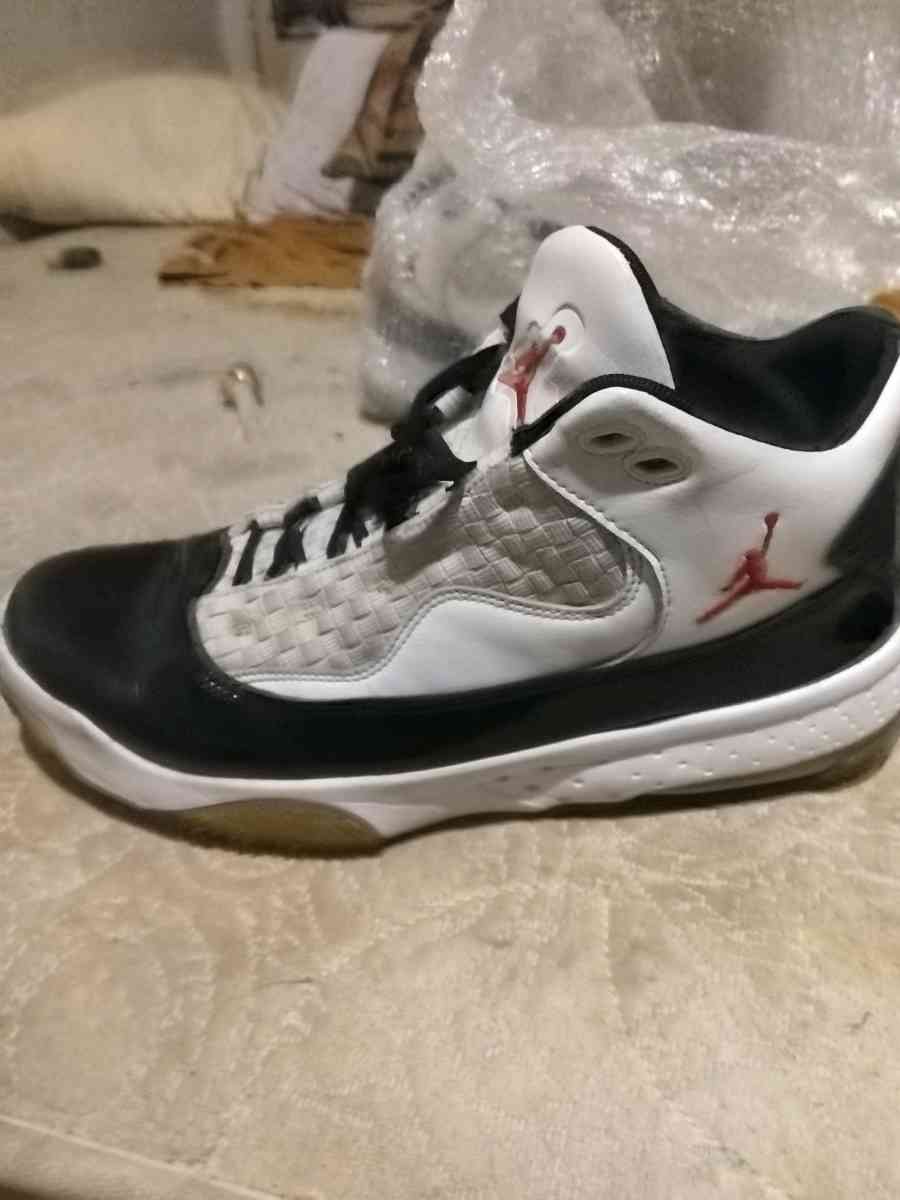 Nike Air Jordan Max Aura 2