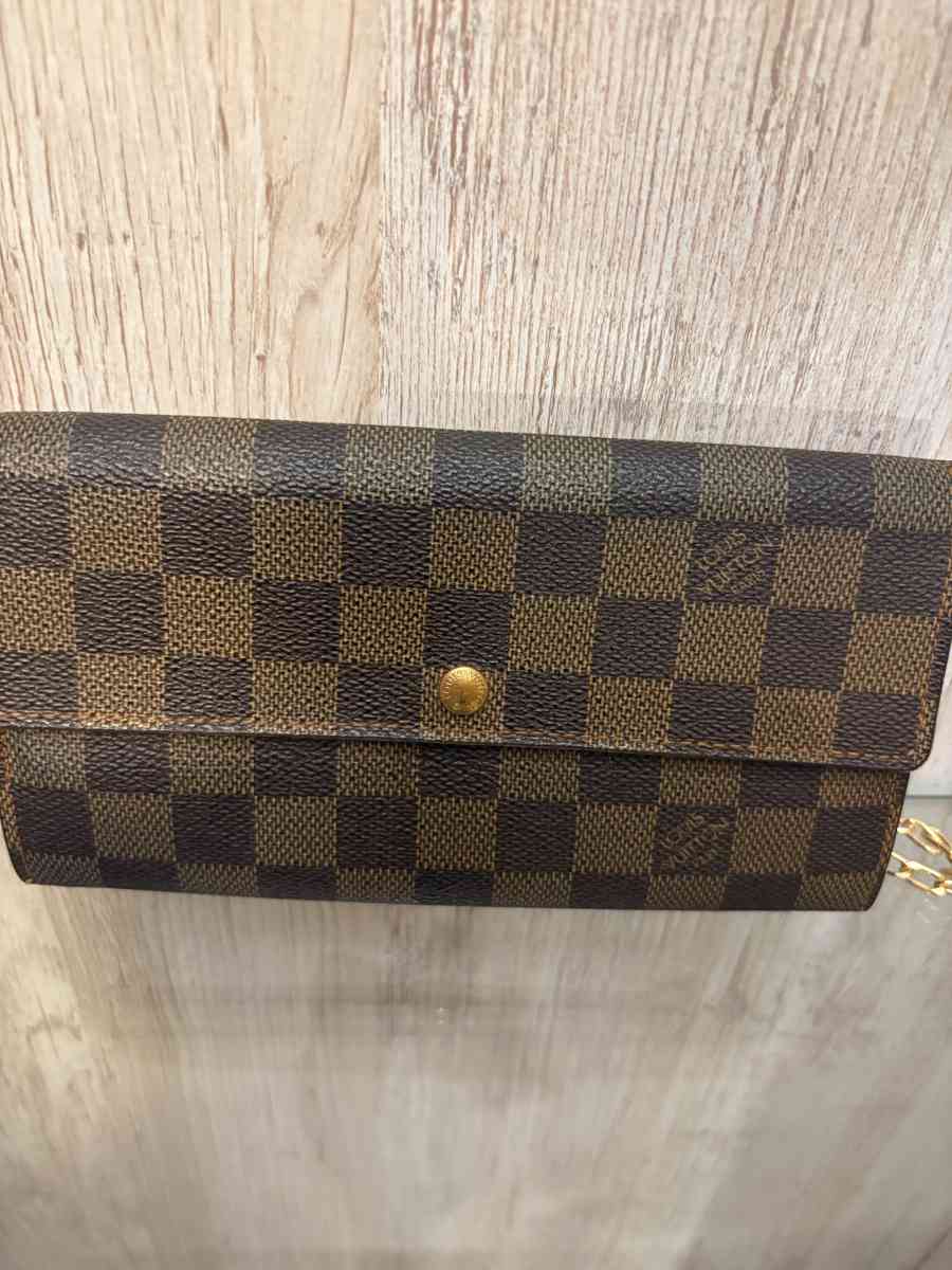 Authentic Louis Vuitton Sarah Wallet