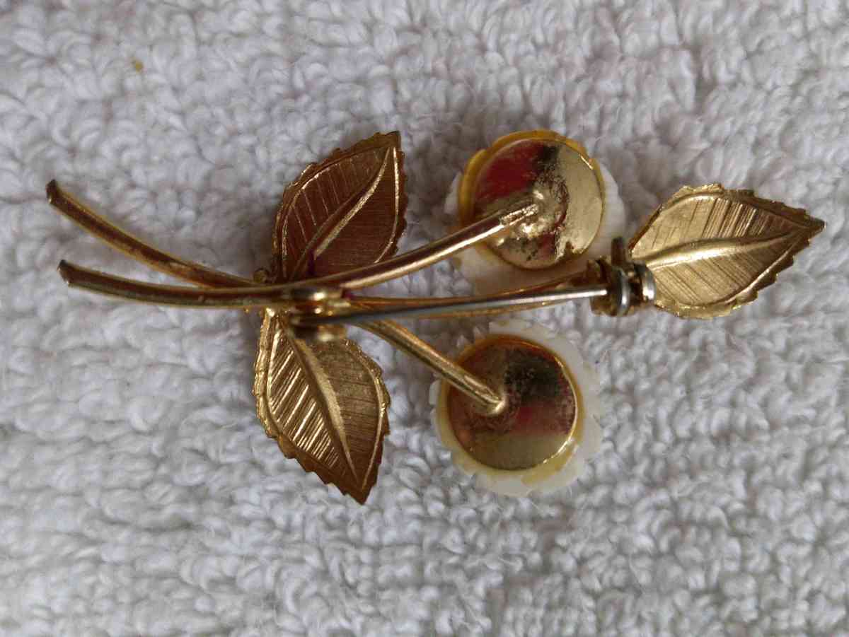 3pc Vintage Earring and Broach Jewelry Bundle