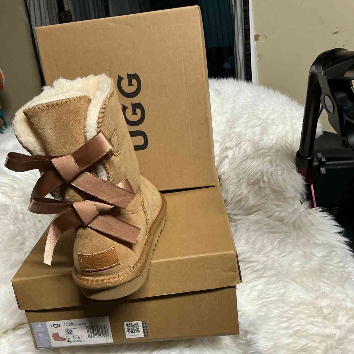 UGGS BOOTS