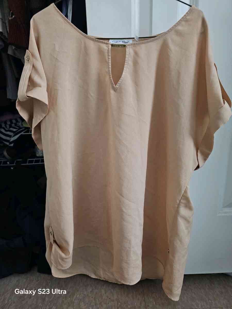 Calvin Klein light peach short sleeve blouse size large