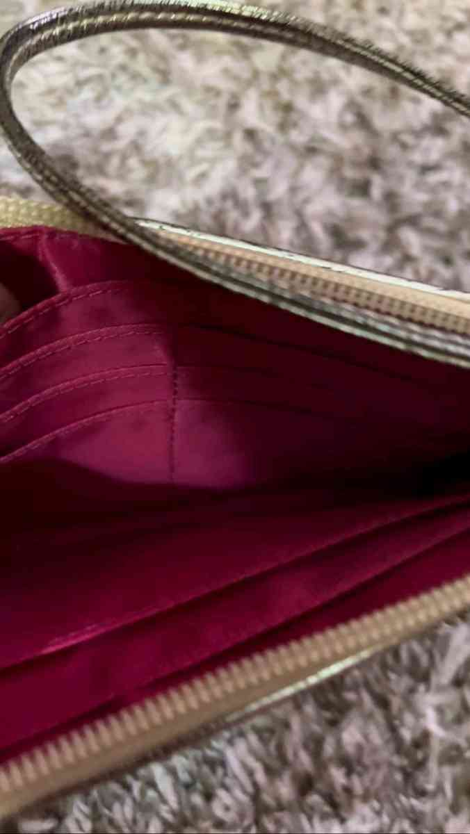 FLAUNT Wristlet Wallet Bold Color Supreme Functionality