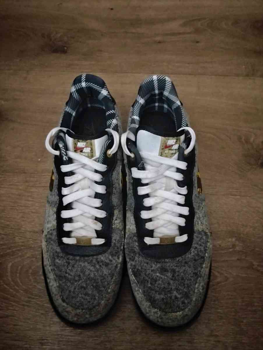 Mens Limited Edition Air Force One Sneakers size 10