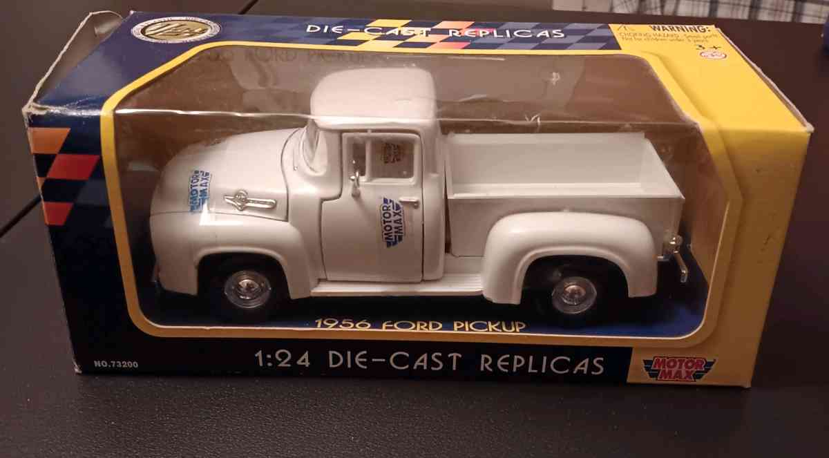 Motormax 1956 Ford Pickup In Box 124 Scale Diecast Model Car