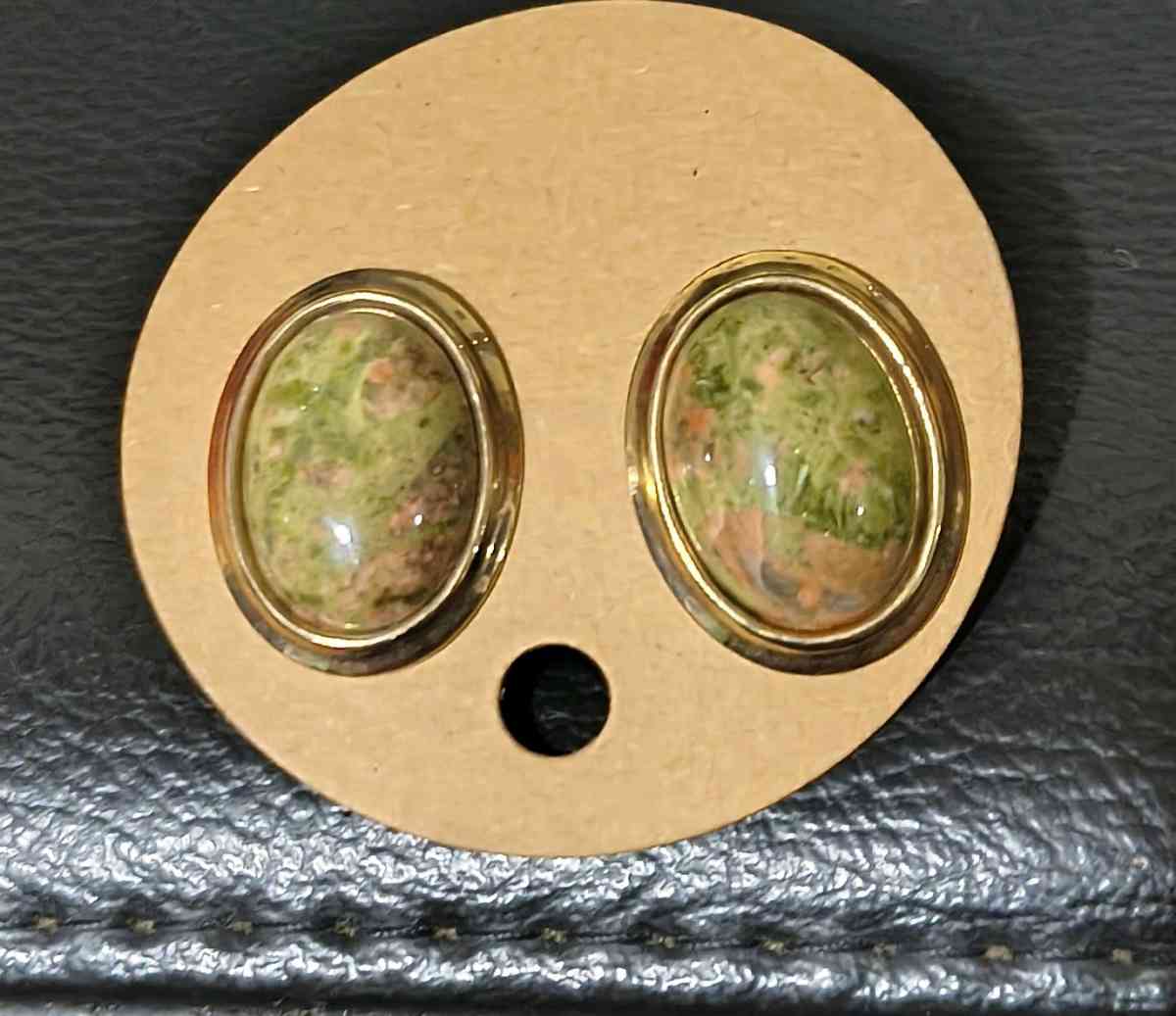 Vintage 1970s Unakine Chobchon Gold Tone Stud Earrings