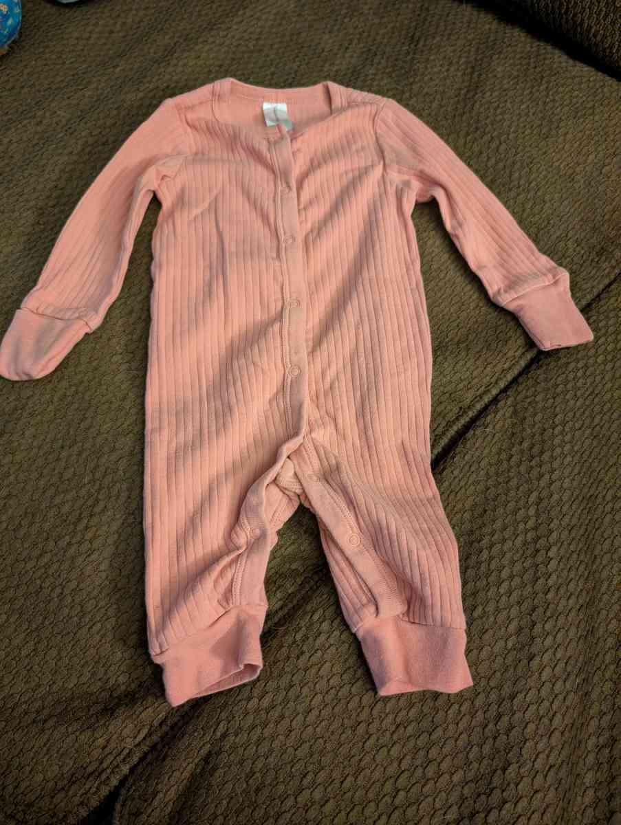 Baby pink sleepsuit without feet