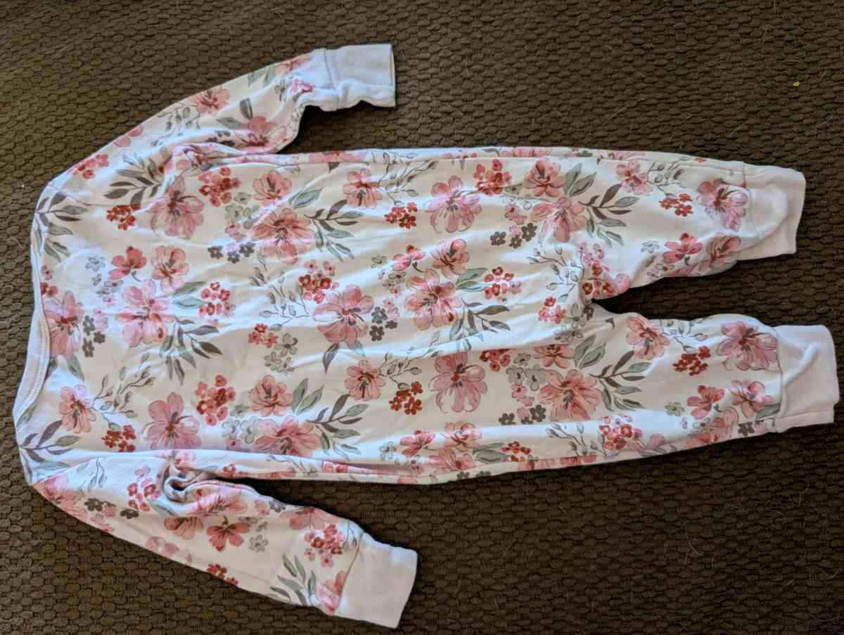 Pink flower sleepsuit without feet
