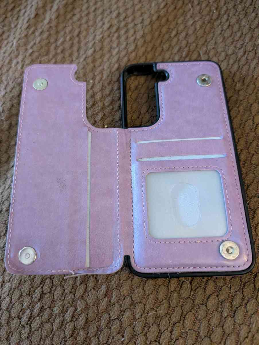 2 Samsung S22 phone cases