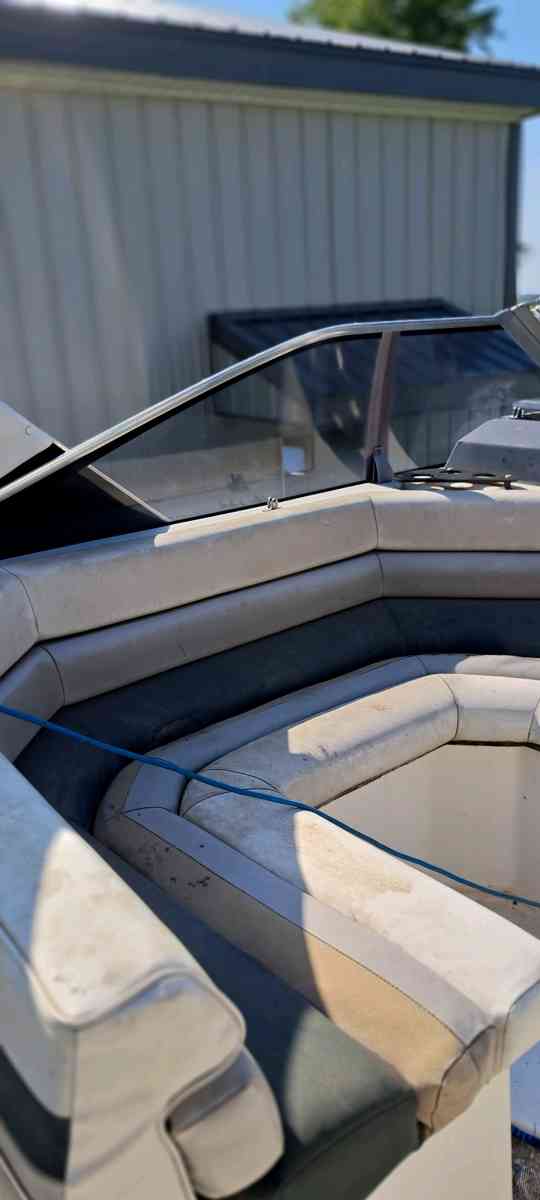 26 foot 1990 bayliner