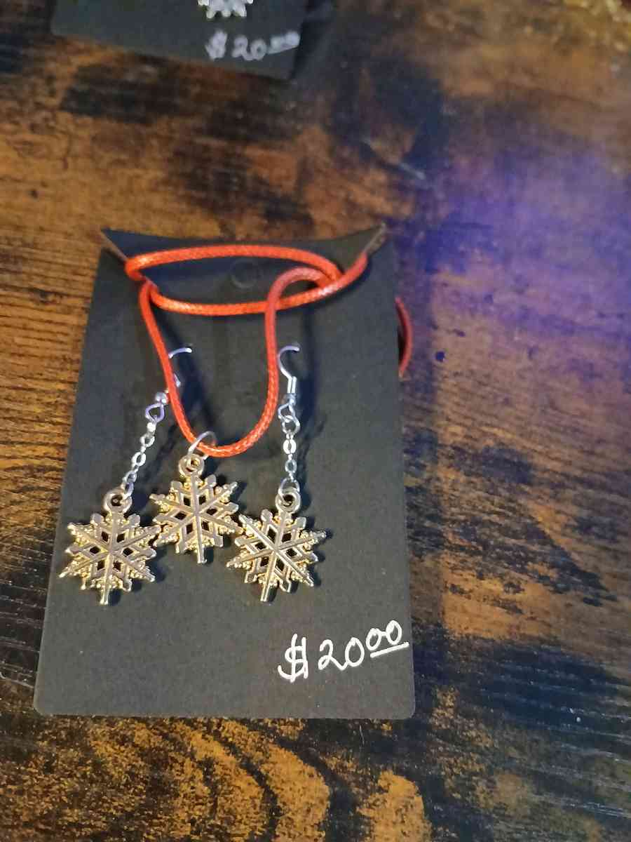 Red LeatherSilver Stud Earrings Set with Gold Snow