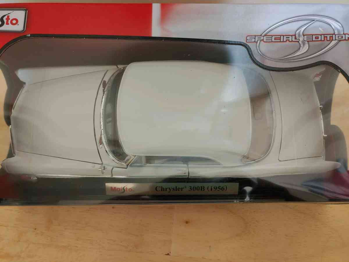 Maisto 1956 Chrysler Special Edition 300B 118 Scale Diecast