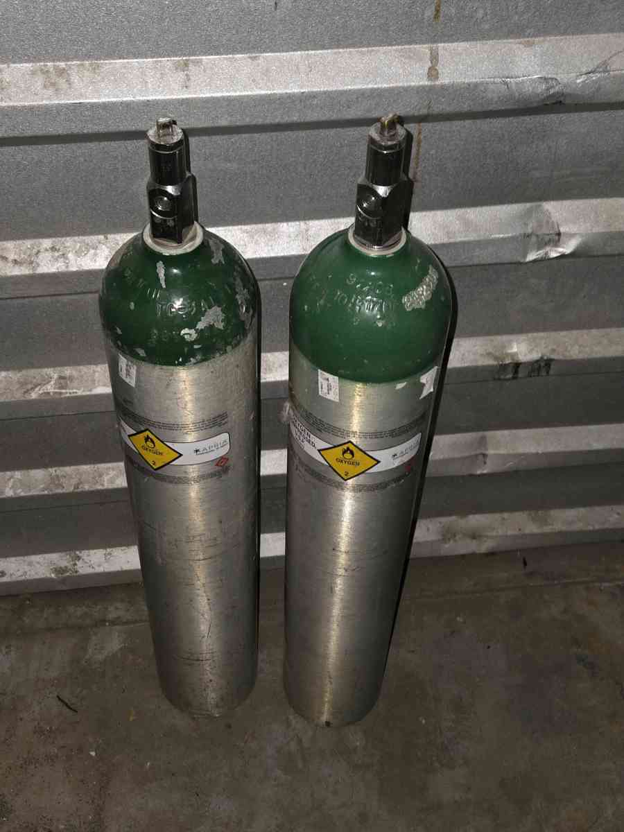 Invacare Homefill 2 O2 machine bottle filler and 2 O2 tanks