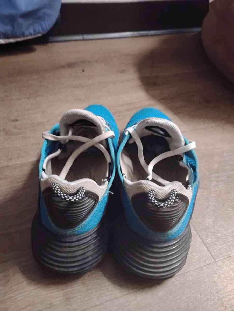 Slightly worn womens Nike Air Max sneakers size 7