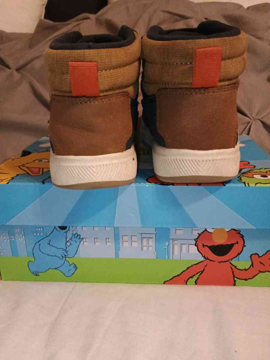 Cat and Jack Boys Boots size 11y