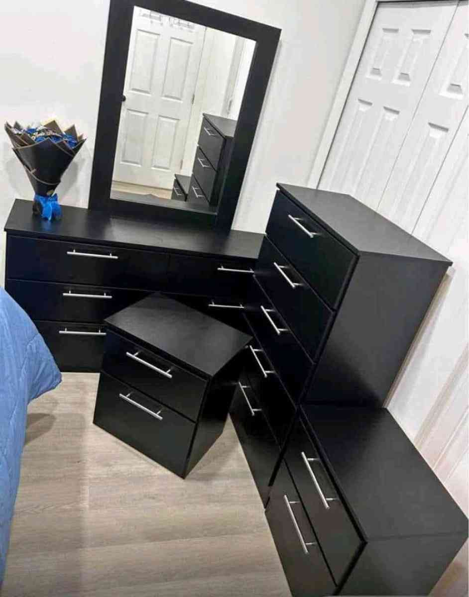 New bedroom pieces Juego de cuarto