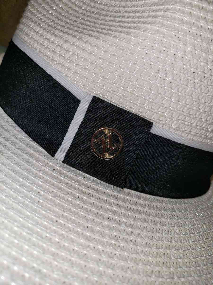 Ladies Hat Like new