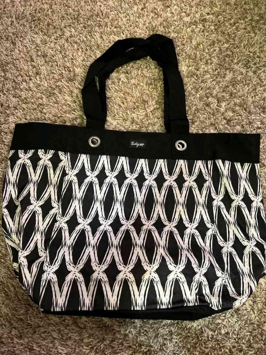 ThirtyOne Large Canvas Black Link Patterned Tote wBlack Stra