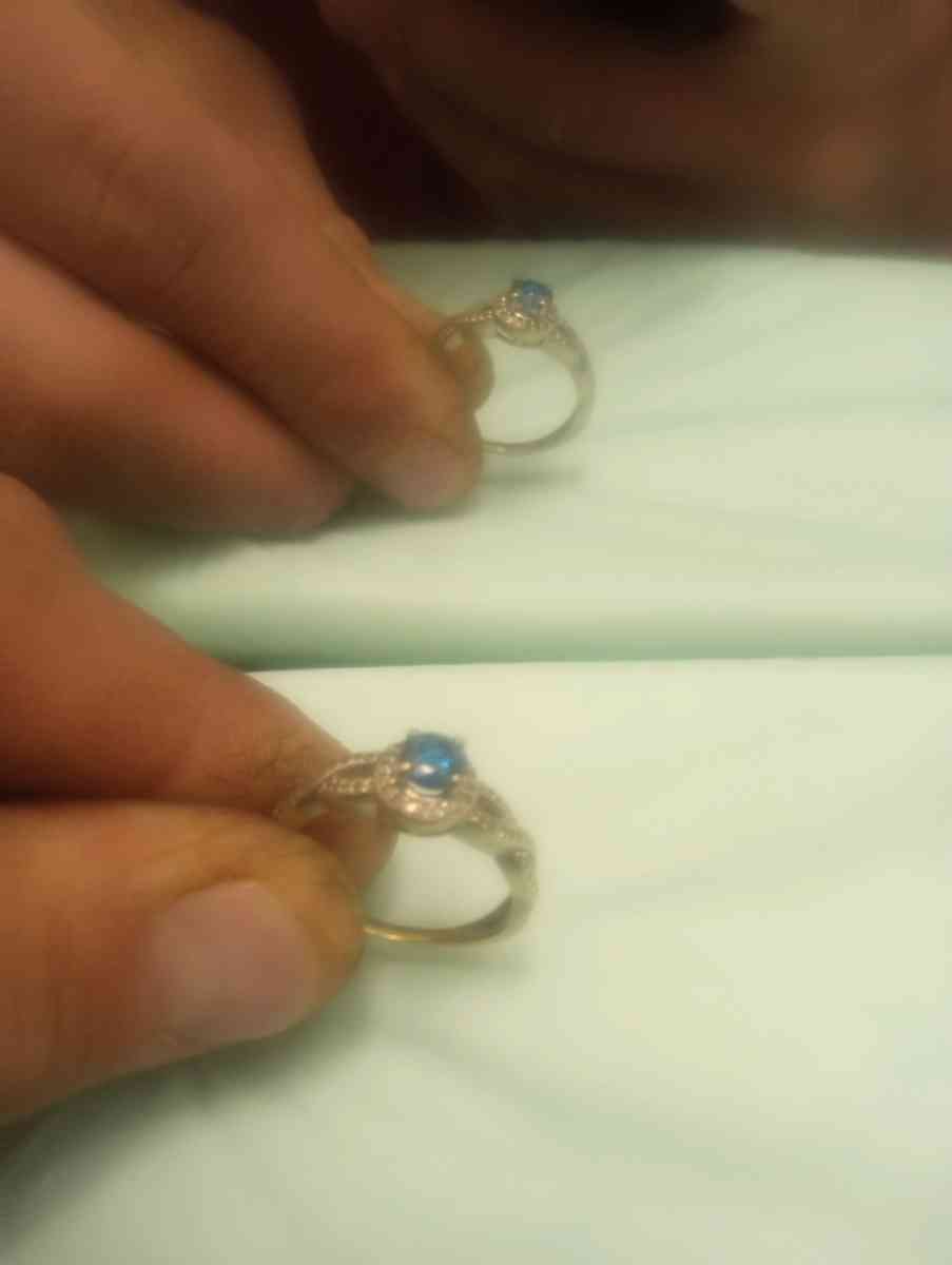 14k white gold and blue diamond ring