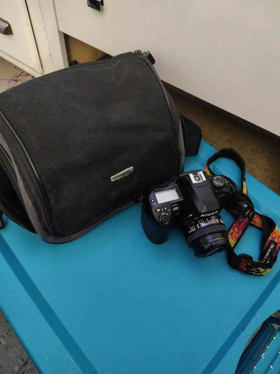 Nikon D100 Digital Camera with Bag