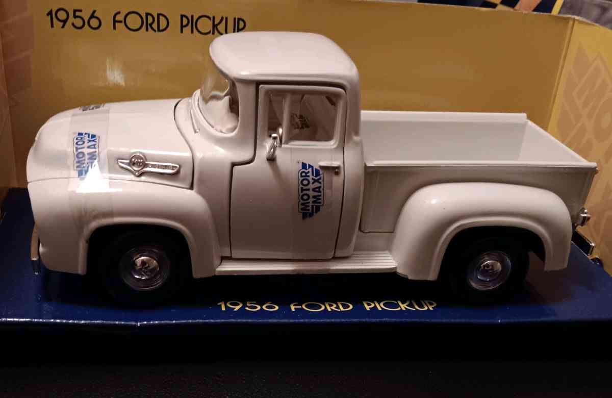 Motormax 1956 Ford Pickup In Box 124 Scale Diecast Model Car