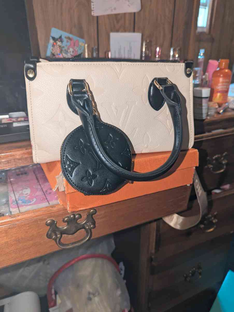 lv purse