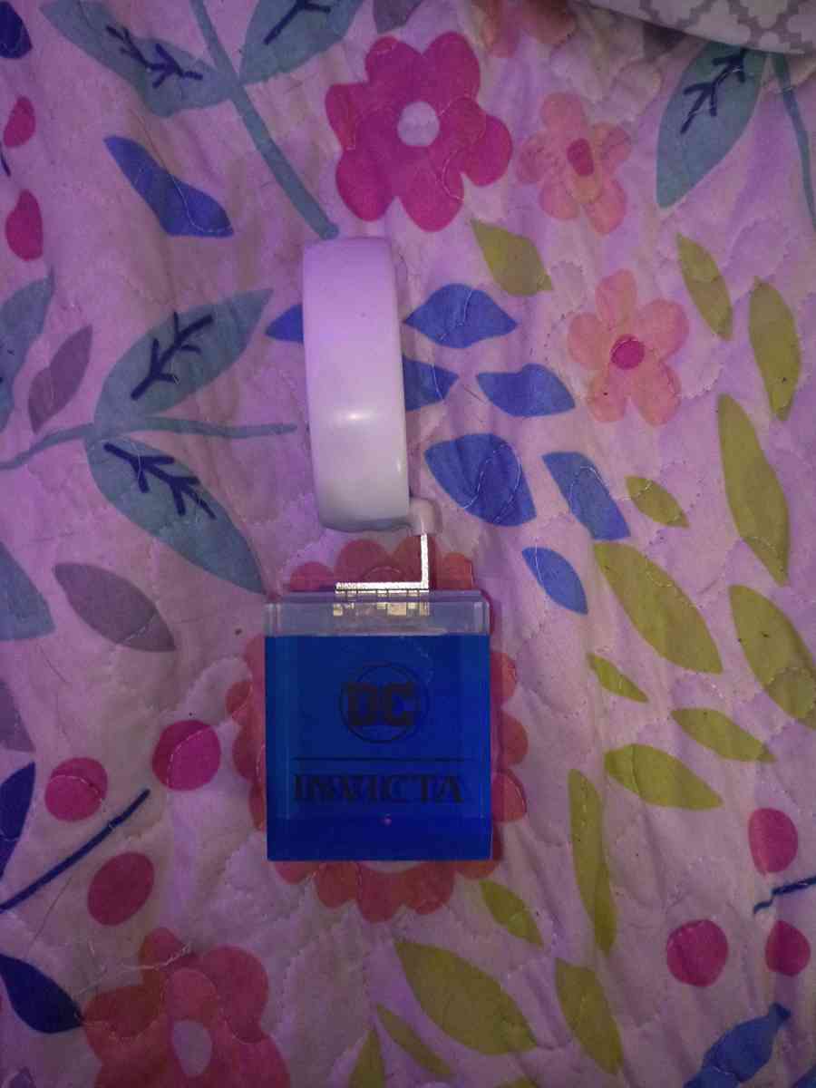 invicta watch display