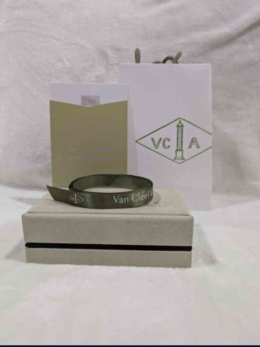 VCA 18k pvd black onyx and gold clover bracelet