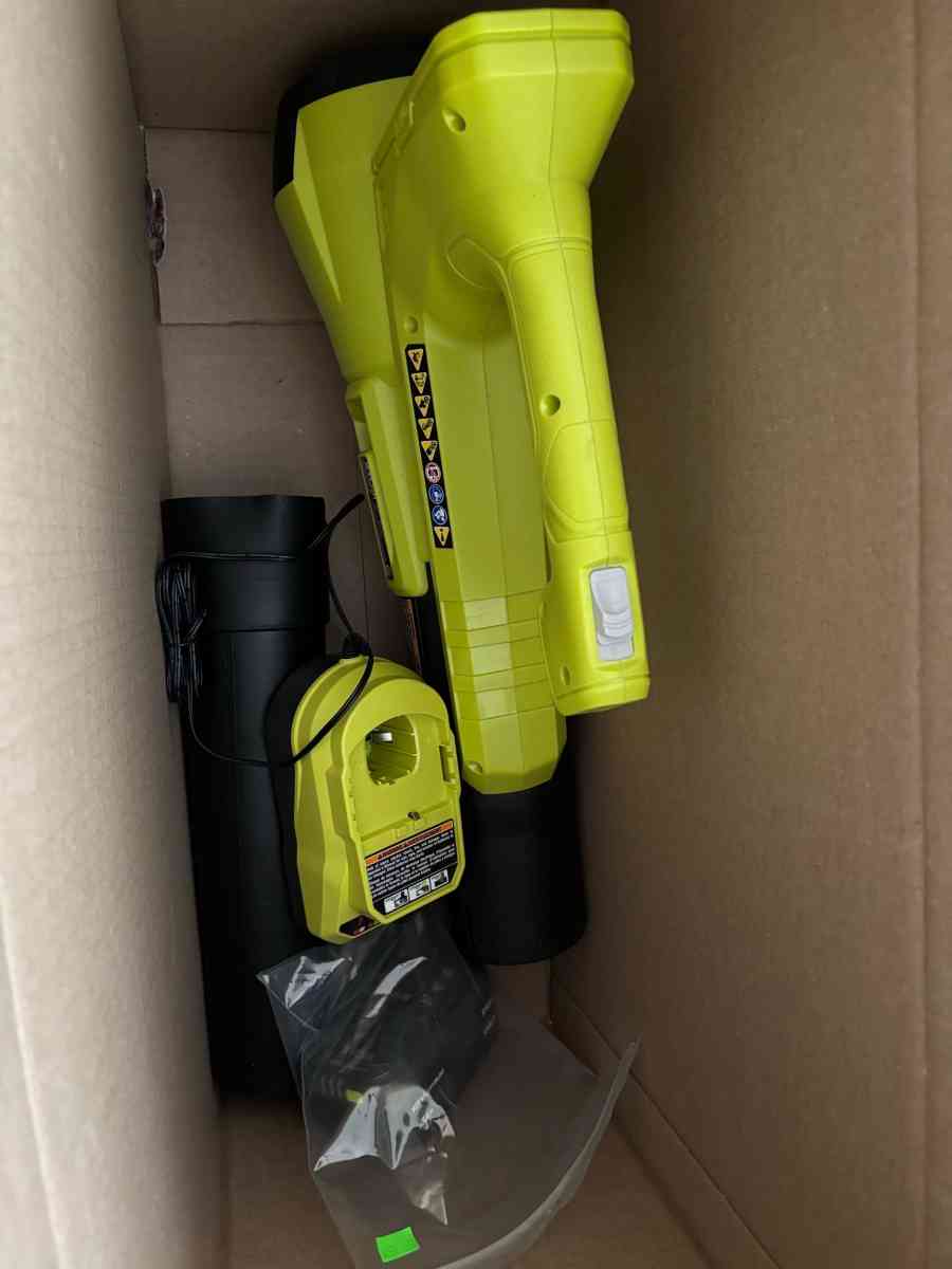 Ryobi P21110 blower kit with battery n charger