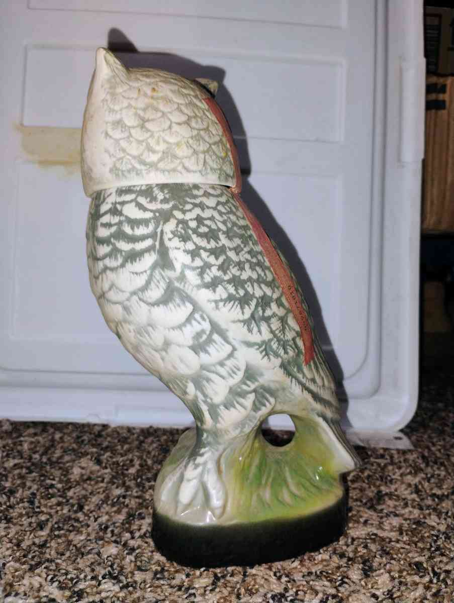1979  collectible Jim Beam owl decanter empty  flawless